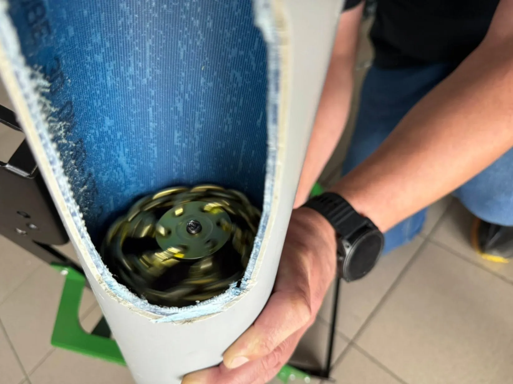 V8 limpieza alta velocidad en acción